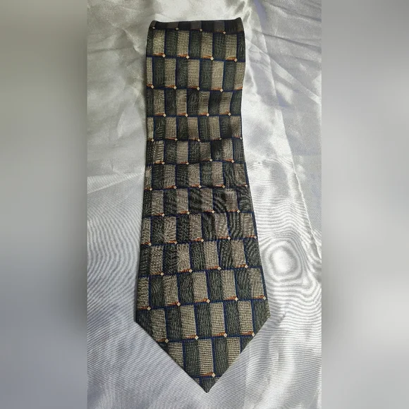 Bill Blass Elegant Black and Gold Patterned Tie - Picture 1 of 8